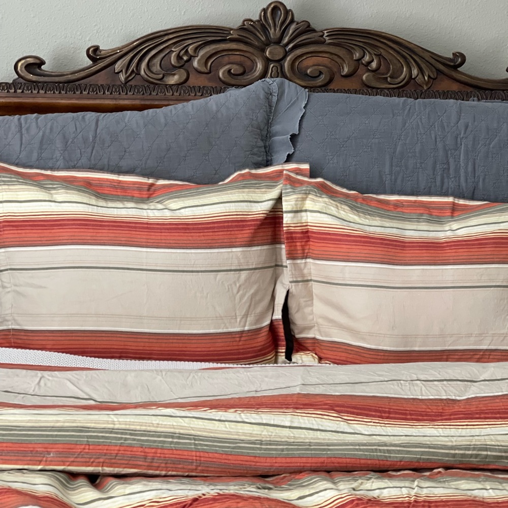 Pottery Barn full/queen duvet and shams beautiful condition. Heavy cotton/canvas